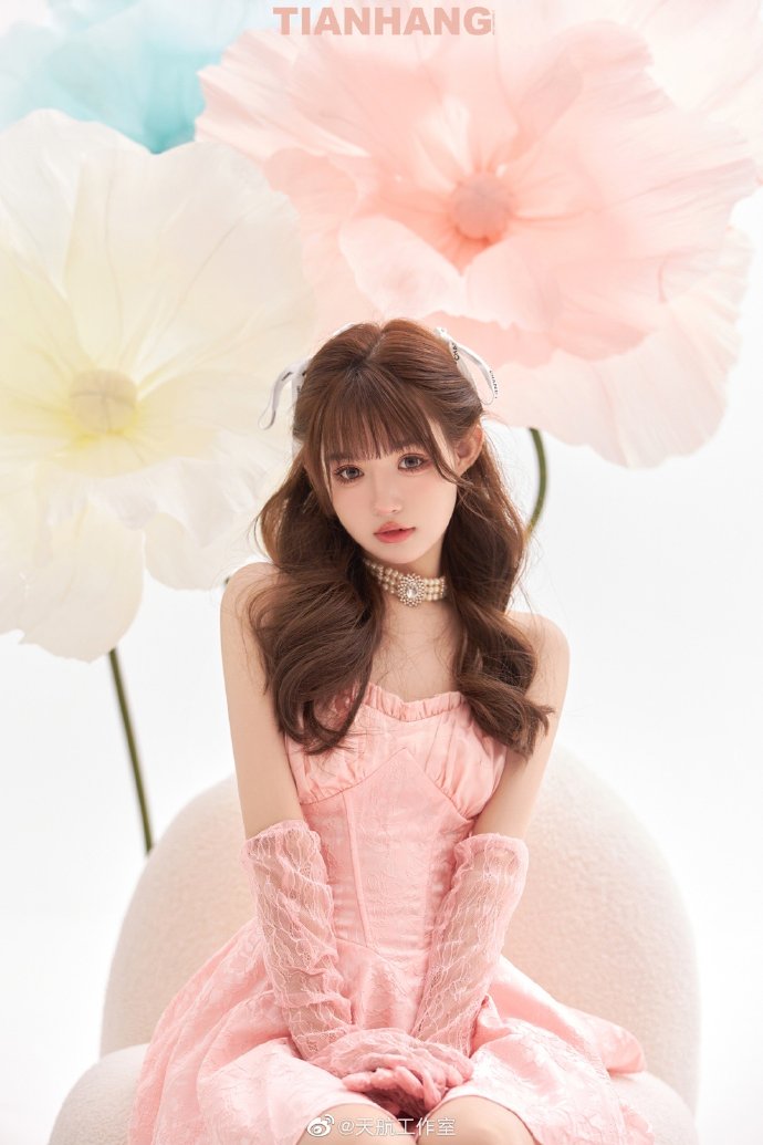 微博美女：青岛约拍志 - 春天就要明目张胆的穿粉色呀♀️：@玛卡呆卡 