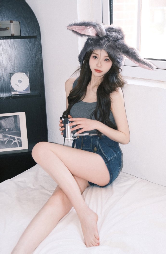 微博美女：夏日美式小甜兔富士直出的颜色真的好绝啊啊～♀️：@热一只牛奶 杭州写真