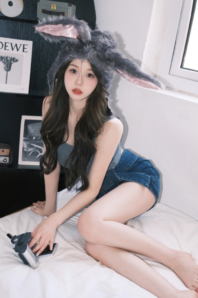 微博美女：一粒佳佳_ - 夏日美式小甜兔富士直出的颜色真的好绝啊啊～♀️：@热一只牛奶 杭州写真