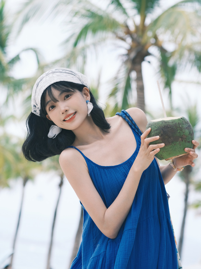 微博美女： ⊹꙳꙳⊹⋰ :*♡·˚喜欢的话 夏日会有回响有在好好记录西岛的玻璃海 三亚·西岛