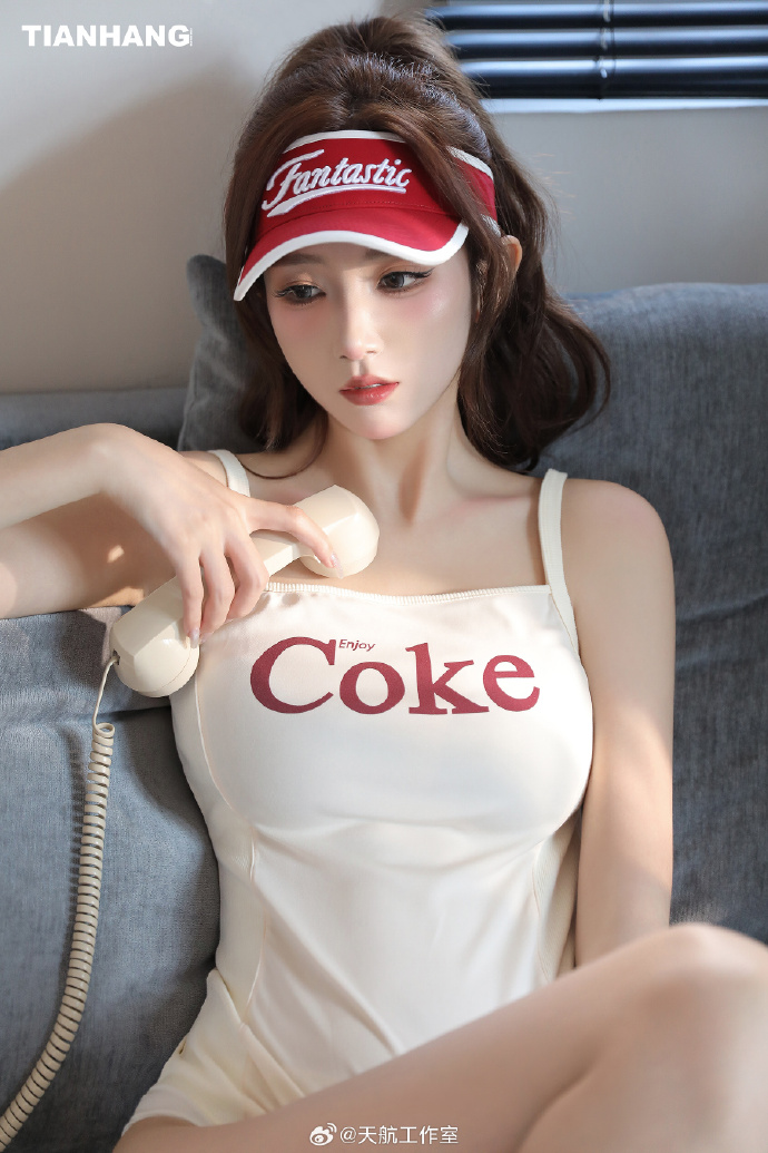 微博美女：HOT‼️coke甜酷女孩上线